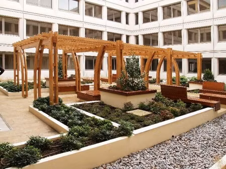 location local professionnel 8 408m²