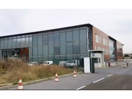location local professionnel 2 874m²