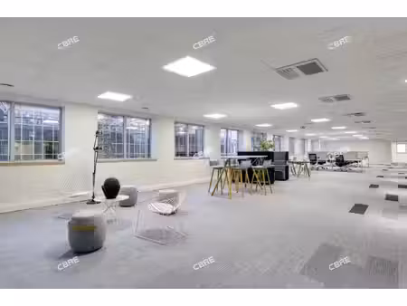 location local professionnel 1 004m²