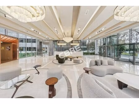 location local professionnel 8 440m²