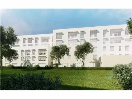 location local professionnel 832m²