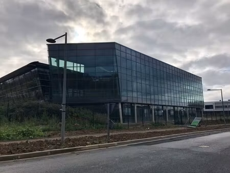 location local professionnel 510m²