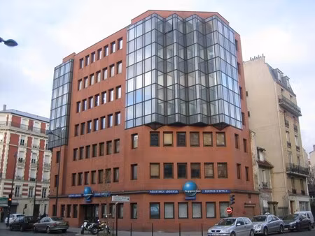 location local professionnel 1 725m²