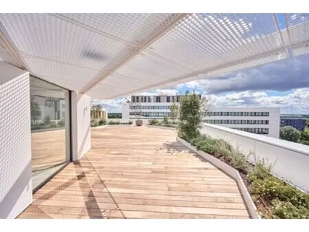 location local professionnel 3 331m²