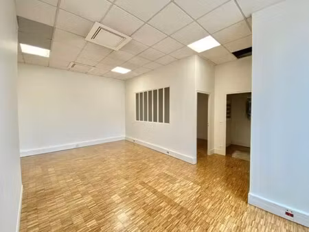 location local professionnel 110m²
