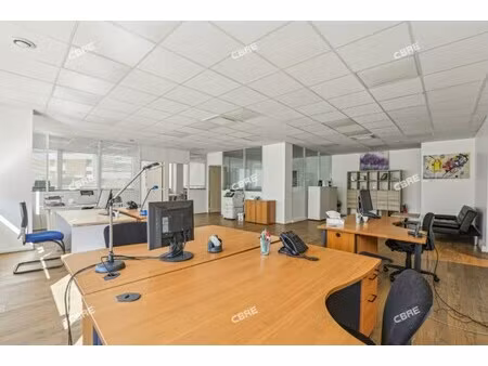 location local professionnel 132m²