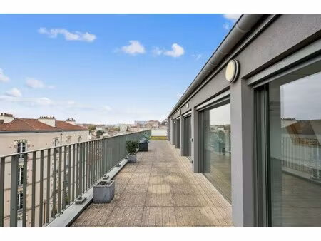 location local professionnel 1 130m²