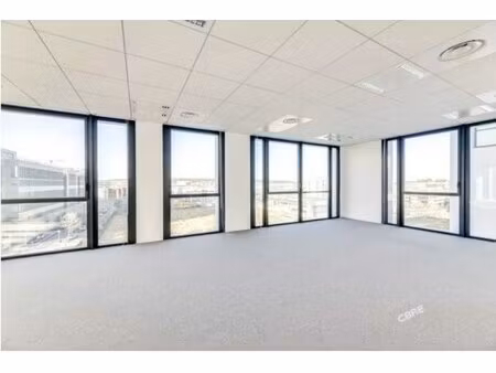 location local professionnel 1 031m²