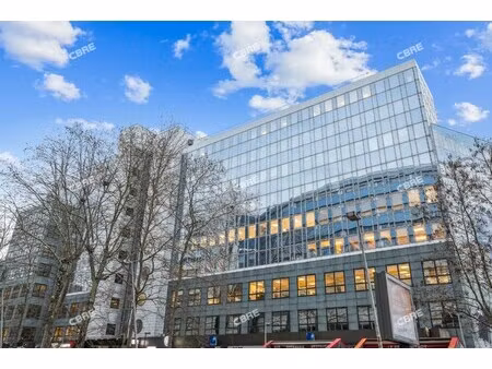 location local professionnel 1 089m²