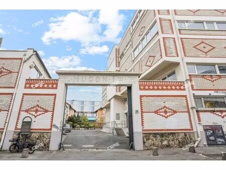 location local professionnel 559m²