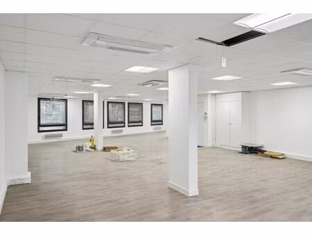 location local professionnel 186m²