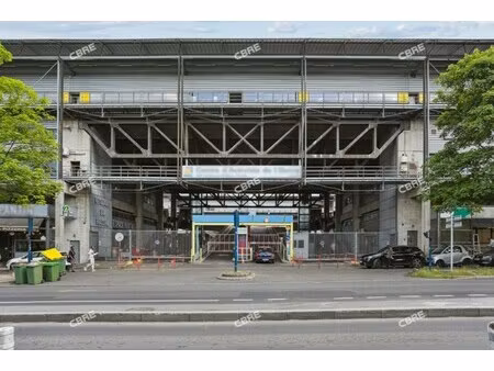 location local professionnel 353m²