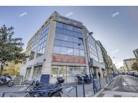 location local professionnel 750m²