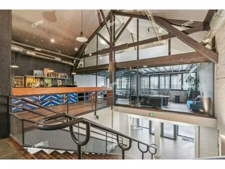 location local professionnel 444m²