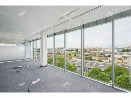 location local professionnel 464m²