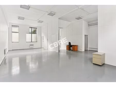 location local professionnel 396m²