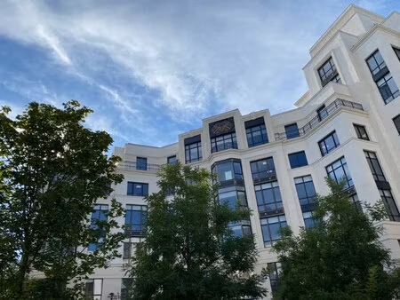 location local professionnel 1 010m²