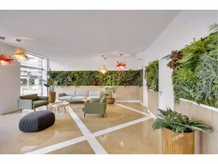 location local professionnel 1 219m²