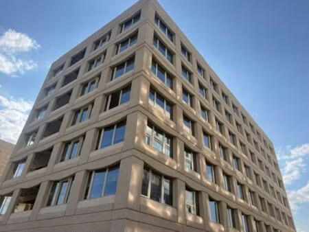 location local professionnel 4 380m²