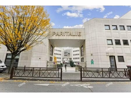 location local professionnel 123m²