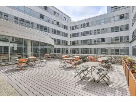 location local professionnel 3 839m²