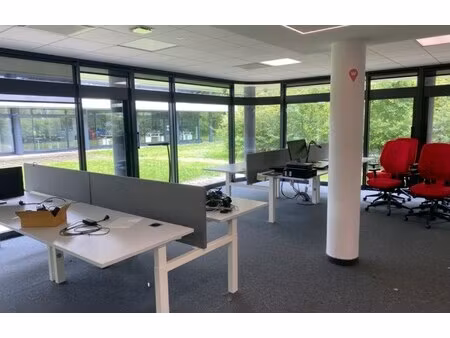 location local professionnel 1 840m²