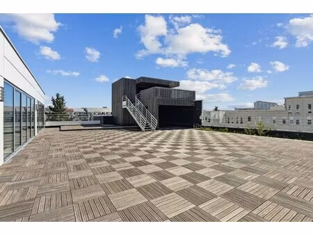 location local professionnel 2 973m²