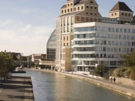 location local professionnel 3 048m²