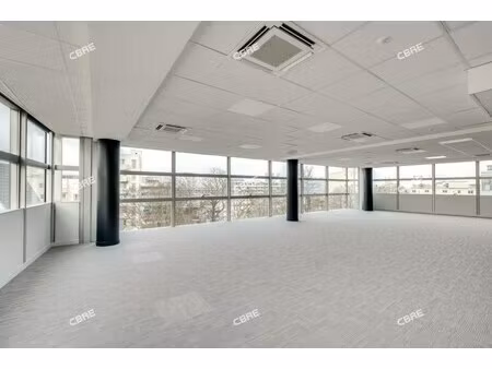 location local professionnel 362m²