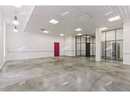 location local professionnel 91m²