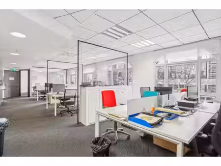location local professionnel 403m²