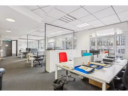 location local professionnel 470m²