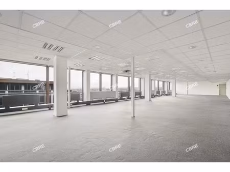 location local professionnel 1 517m² st cloud 92210