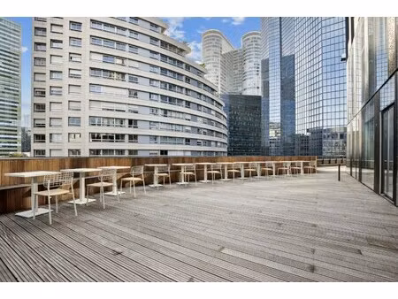 location local professionnel 1 330m²