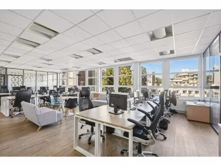 location local professionnel 321m²