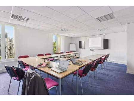 location local professionnel 206m²