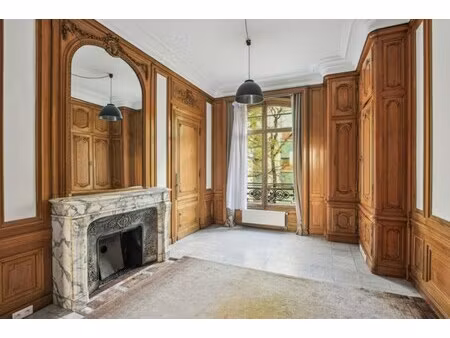 location local professionnel 377m²