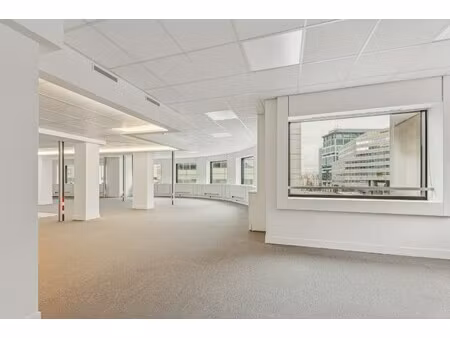 location local professionnel 600m²