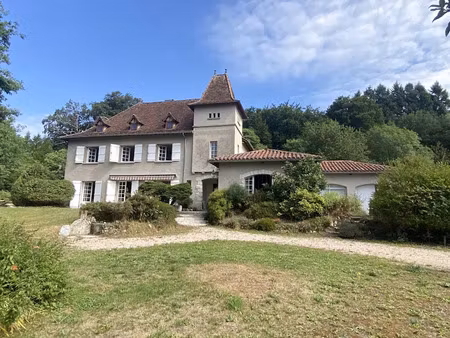 vente propriété 11 pièces 250 m² à latronquière (46210)  397 000 €
