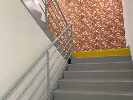 location local professionnel 2 352m²