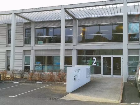 location local professionnel 253m²