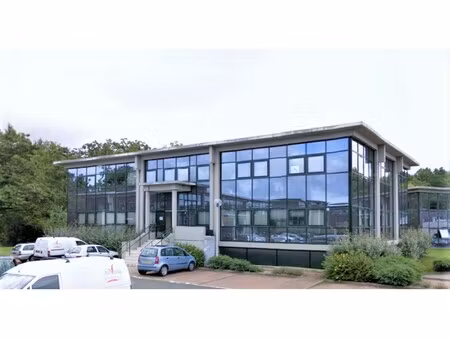 location local professionnel 750m²