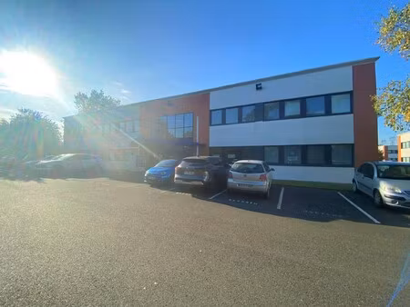 location local professionnel 602m²