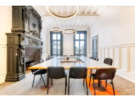 location local professionnel 1 121m²