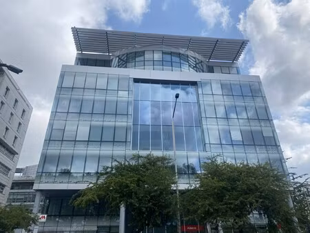 location local professionnel 1 986m²