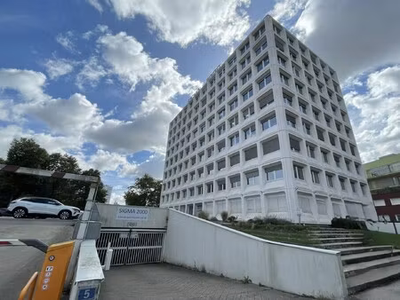 location local professionnel 280m²