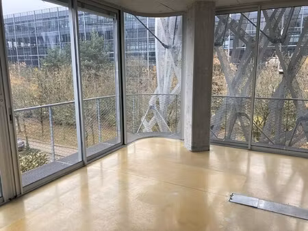 location local professionnel 359m²