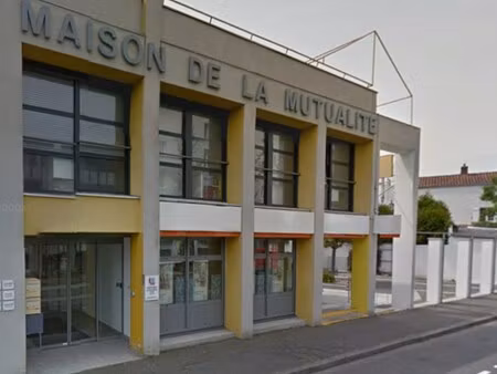 location local professionnel 179m²