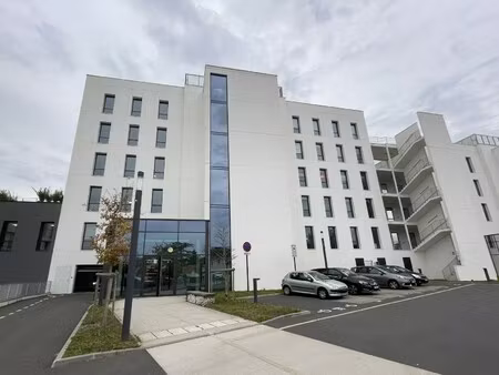 location local professionnel 188m²