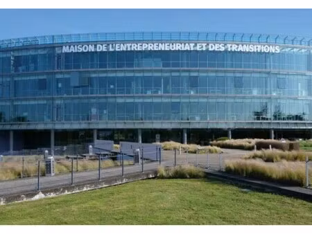 location local professionnel 186m²